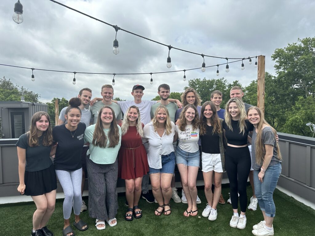 A photo of Kayla and about 16 of her half siblings when they met in Nashville.